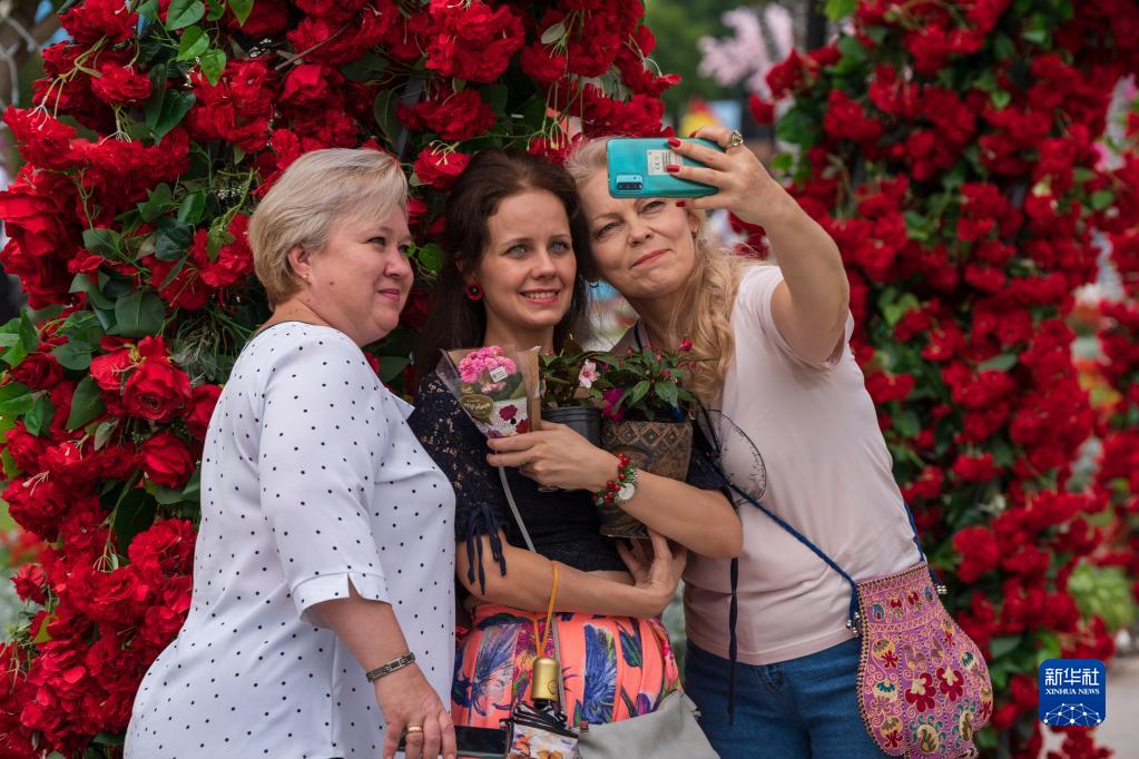乌兹别克斯坦塔什干花卉节开幕
