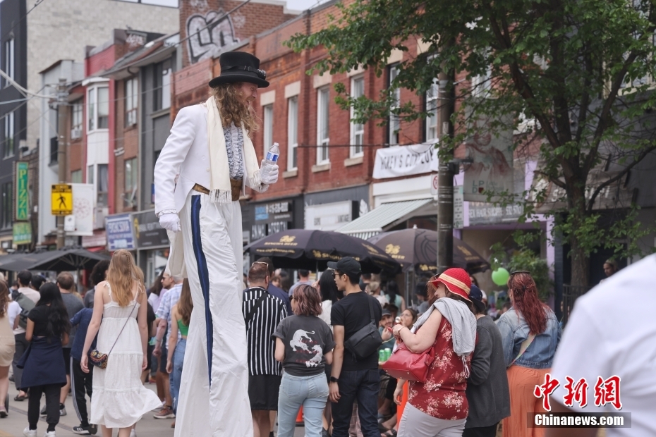 加拿大多伦多恢复举办夏季“西区街市节”