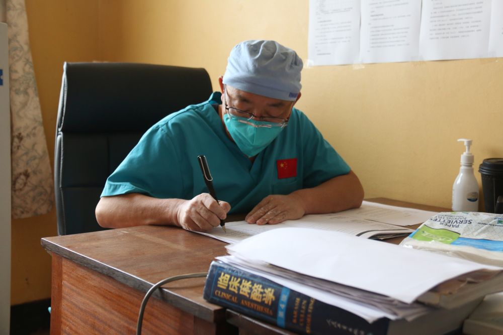 全球连线 | 六赴卢旺达的中国援外医生，用实际行动诠释“医者仁心”