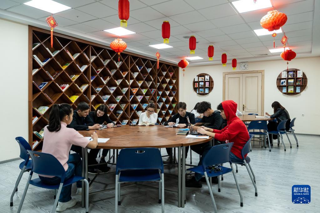 乌兹别克斯坦国家图书馆“中国之窗”阅览厅揭幕