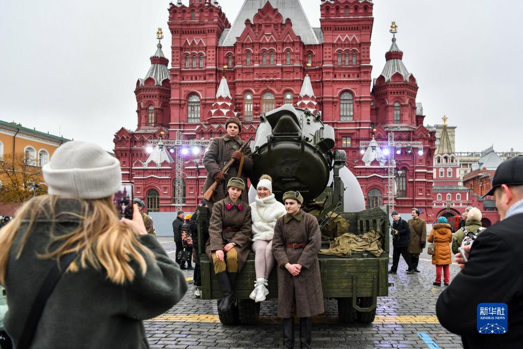 俄罗斯举行1941年红场阅兵式纪念活动