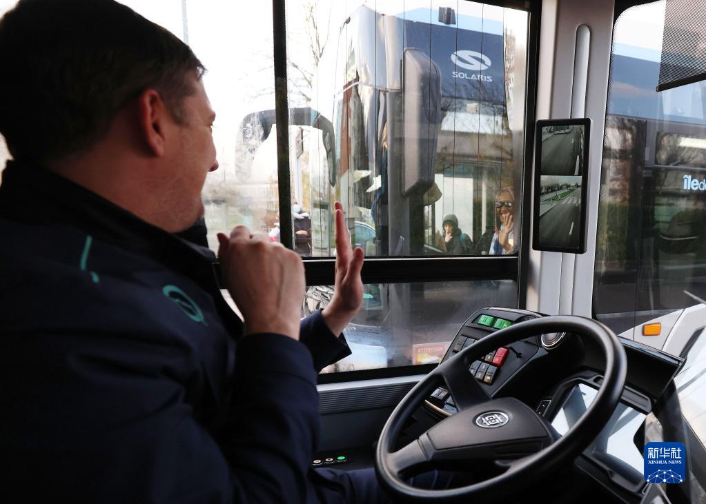 中企造自动驾驶大巴客车将在法国载客运营