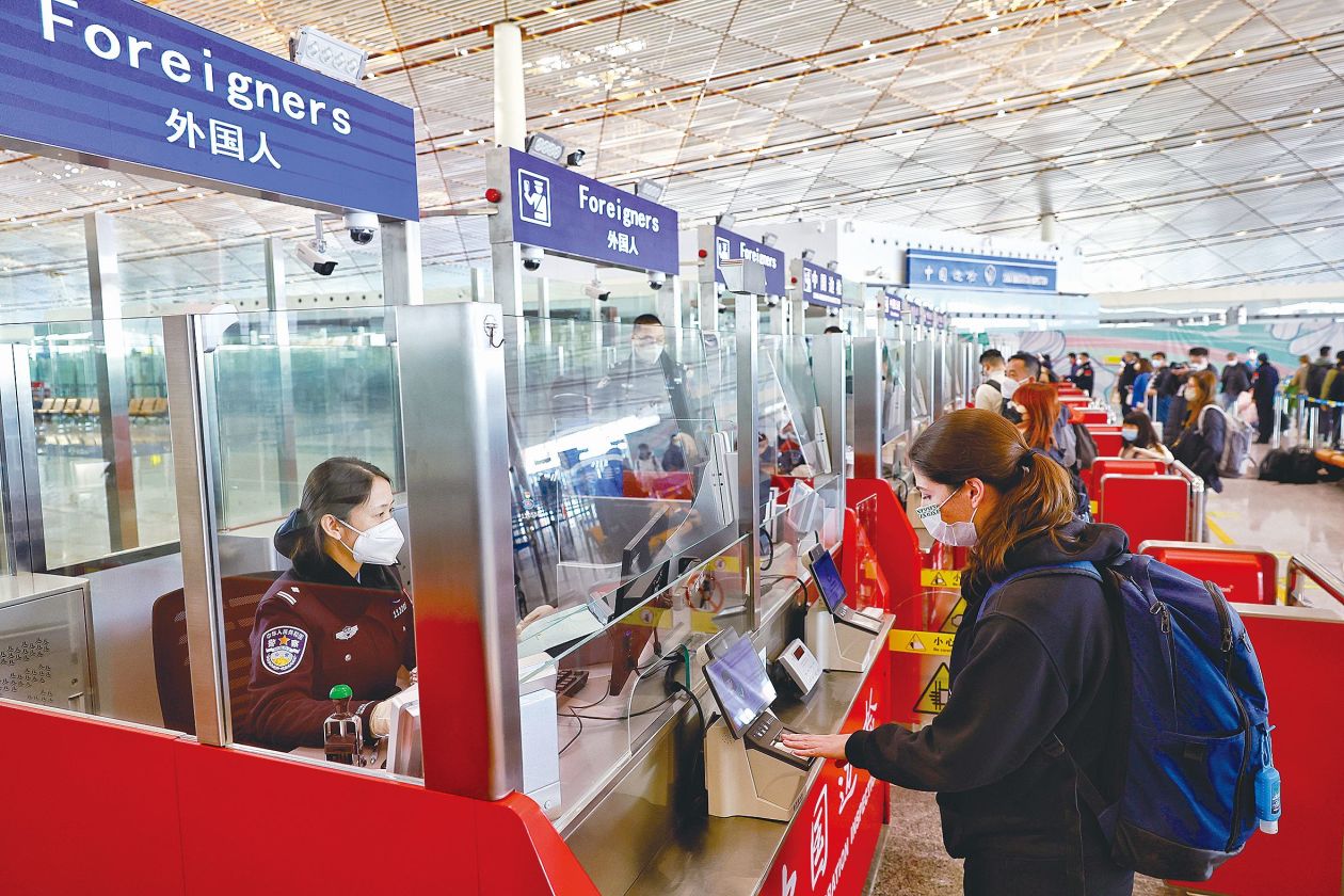 “乙类乙管”正式实施！中国出入境昨日“重新开放”