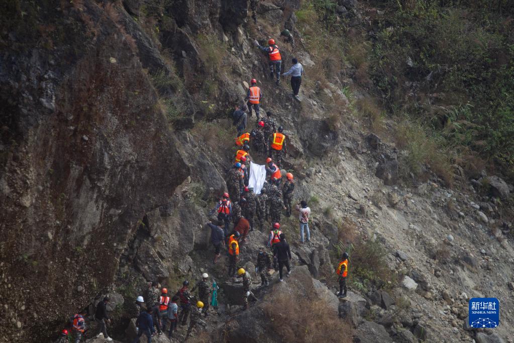 尼泊尔客机坠毁事故搜救继续