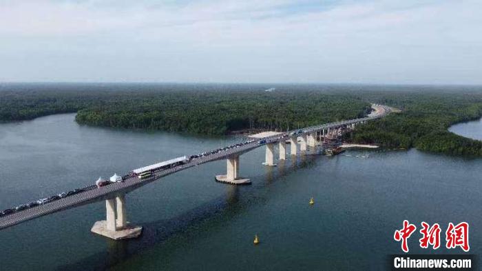 由中企承建马来西亚柔佛州最大单体桥梁项目通车