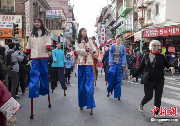 东西问·解码兔年丨李牧：海外华人如何欢度“中国年”？