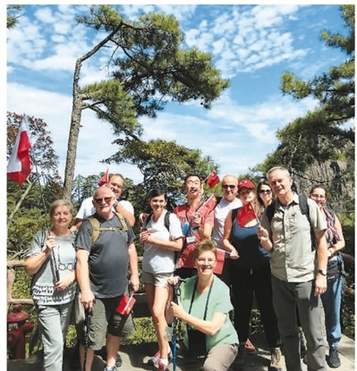 外国游客点赞“民间外交官”