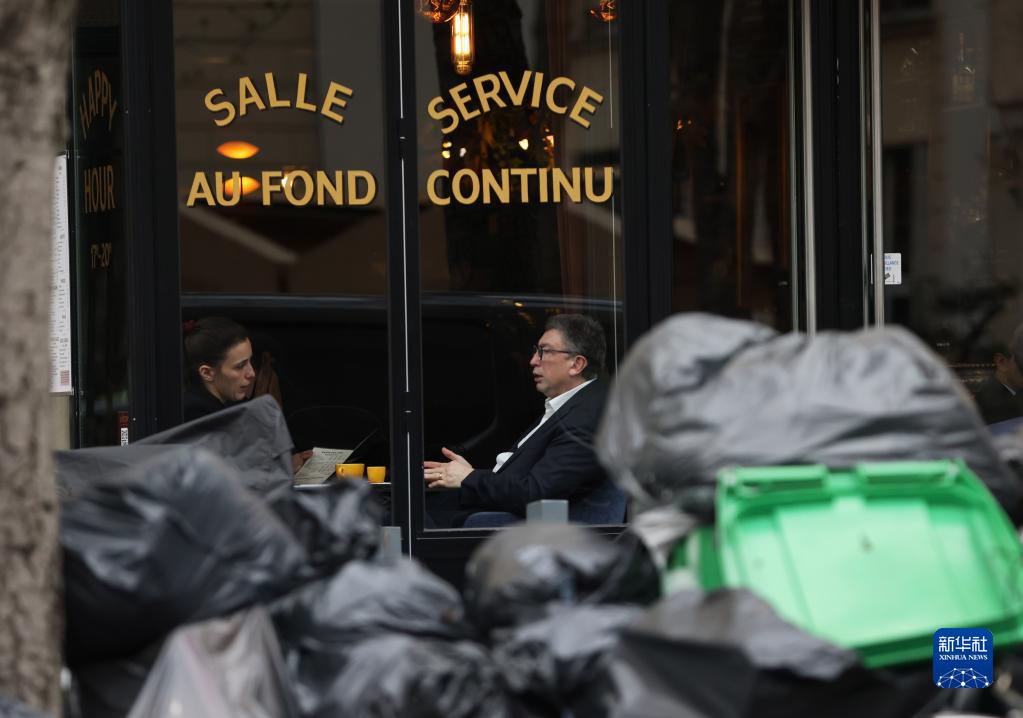 巴黎遭遇垃圾围城