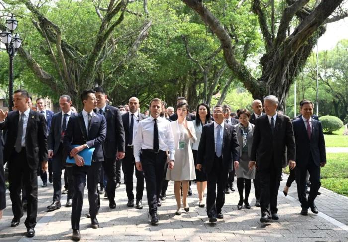 马克龙中英法三语分享访华行程 赞“法中友谊万岁!”