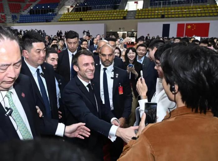 马克龙中英法三语分享访华行程 赞“法中友谊万岁!”