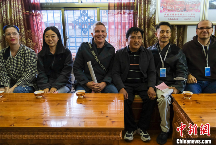 多国驻华大使及外籍人士西藏林芝行:体验当地民俗风情