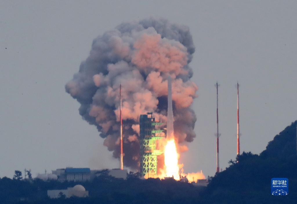 韩国自研运载火箭载星发射成功