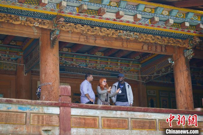 多国“Z世代”青年走进香格里拉 感受一草一木中的生态文明理念