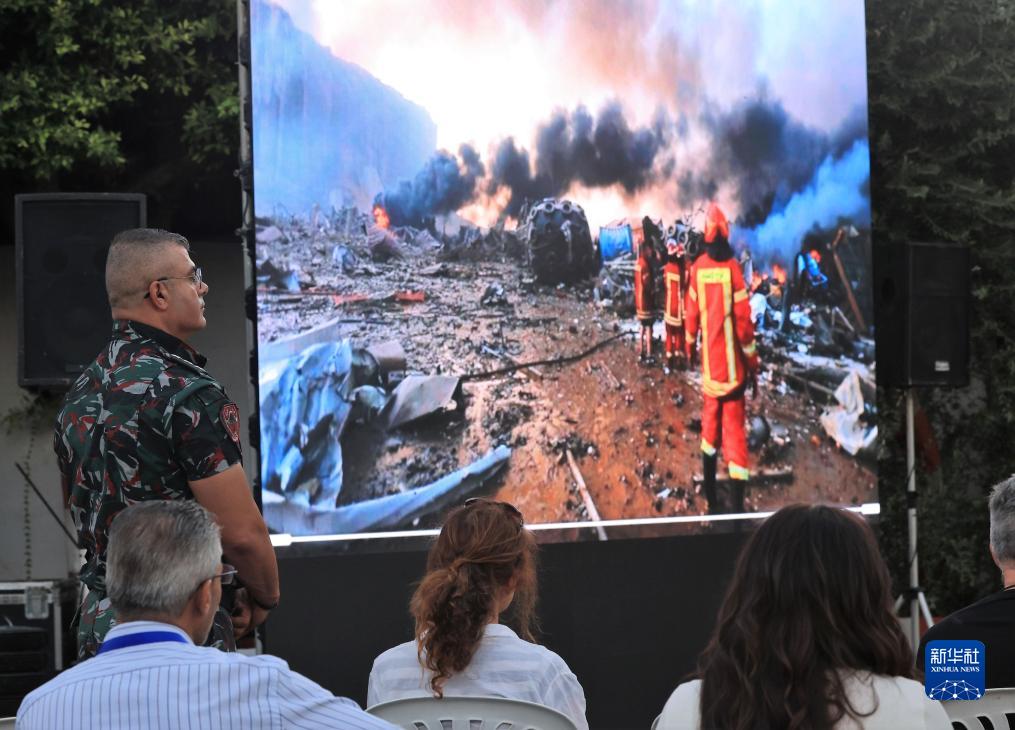 黎巴嫩举行活动悼念贝鲁特港口大爆炸中牺牲的消防人员