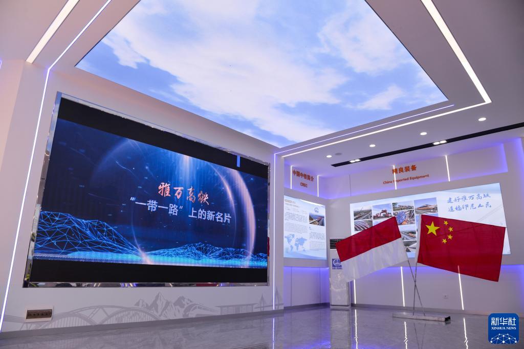 雅万高铁是印尼中国双边合作的杰出范例——访印尼中国高铁总经理德维亚纳