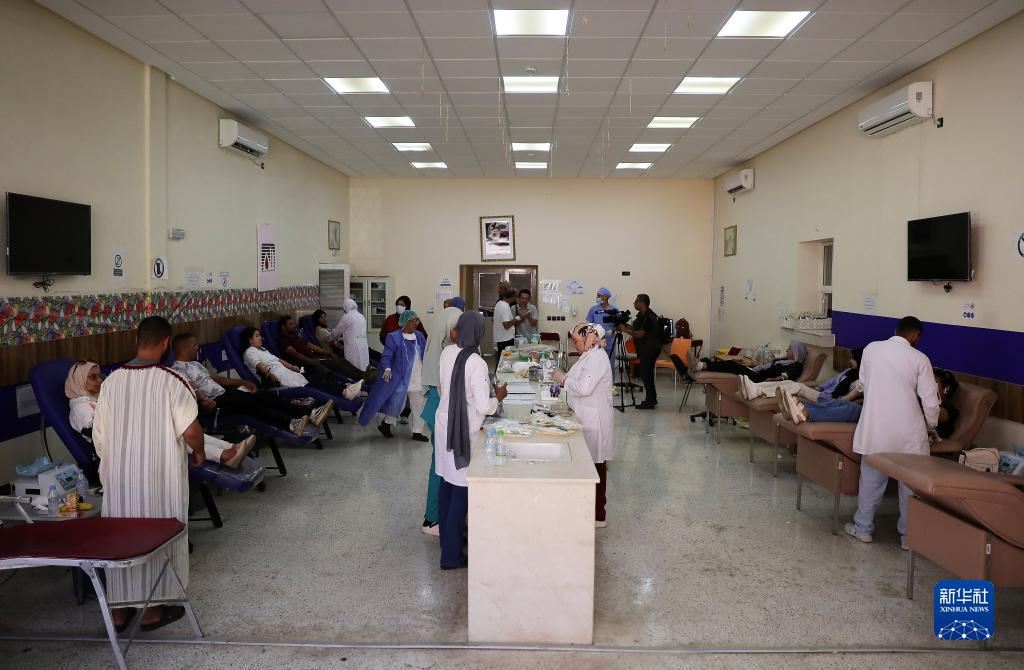 摩洛哥：民众排队献血