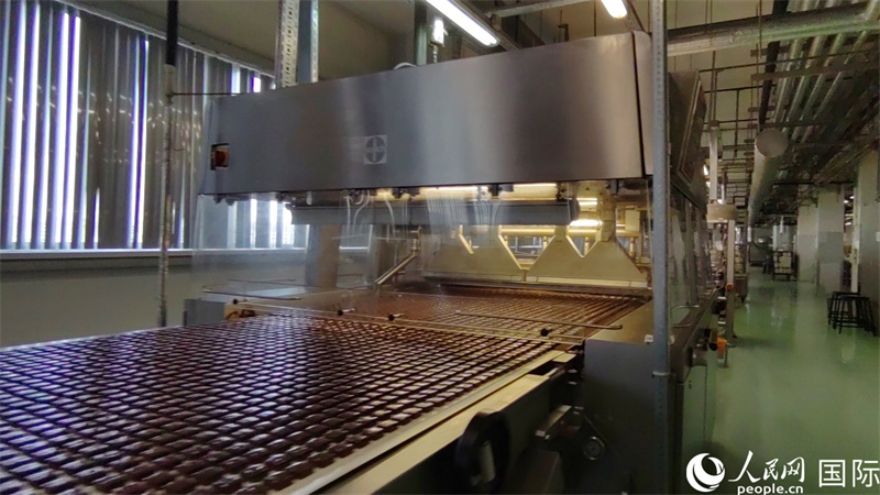 红十月糖果试验厂巧克力生产车间。人民网记者 申亚欣摄