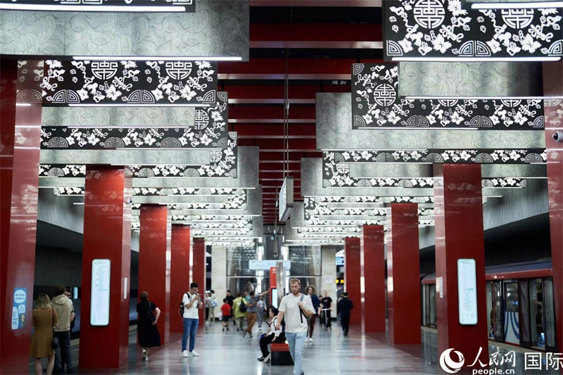 莫斯科米丘林大街地铁站洋溢着浓郁的“中国风”。人民网记者 马天翼摄