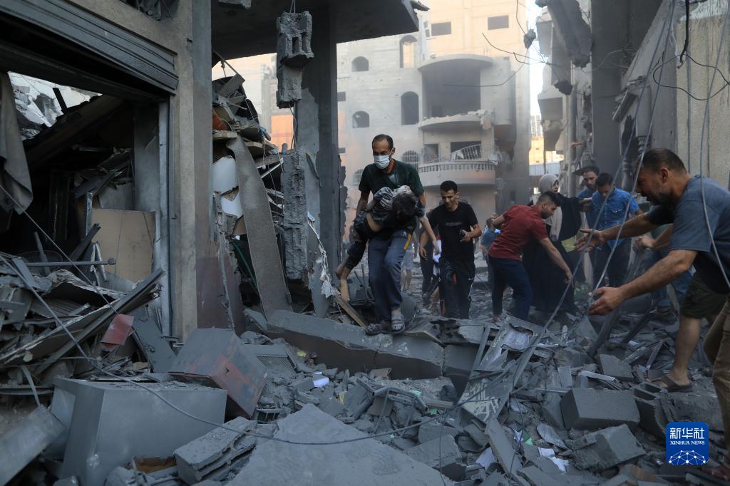 加沙地带：废墟上的救援