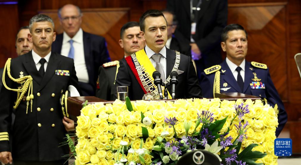 诺沃亚发誓就任厄瓜多尔总统