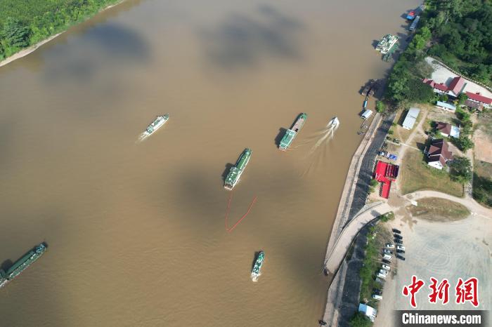 中老缅泰四国在湄公河老挝孟莫水域开展联合搜救演练