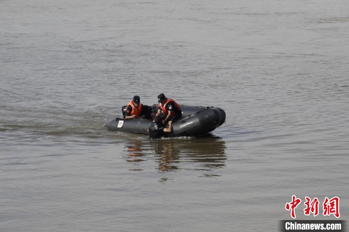 中老缅泰四国在湄公河老挝孟莫水域开展联合搜救演练