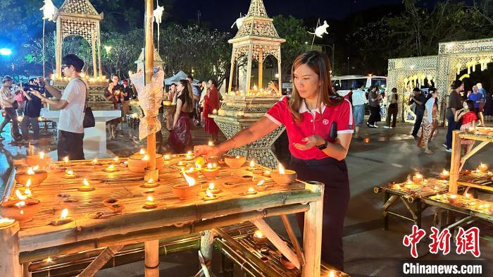 泰国清迈古城水灯节：光影中的神话世界