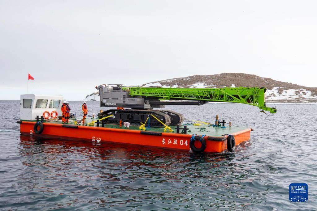 第40次南极考察丨“雪龙2”号和“天惠”轮抵达罗斯海新站 将开展卸货作业