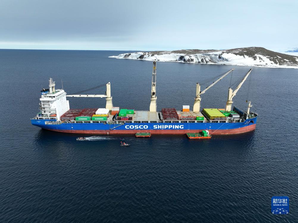 第40次南极窥察丨“雪龙2”号和“天惠”轮到达罗斯海新站 将发展卸货功课