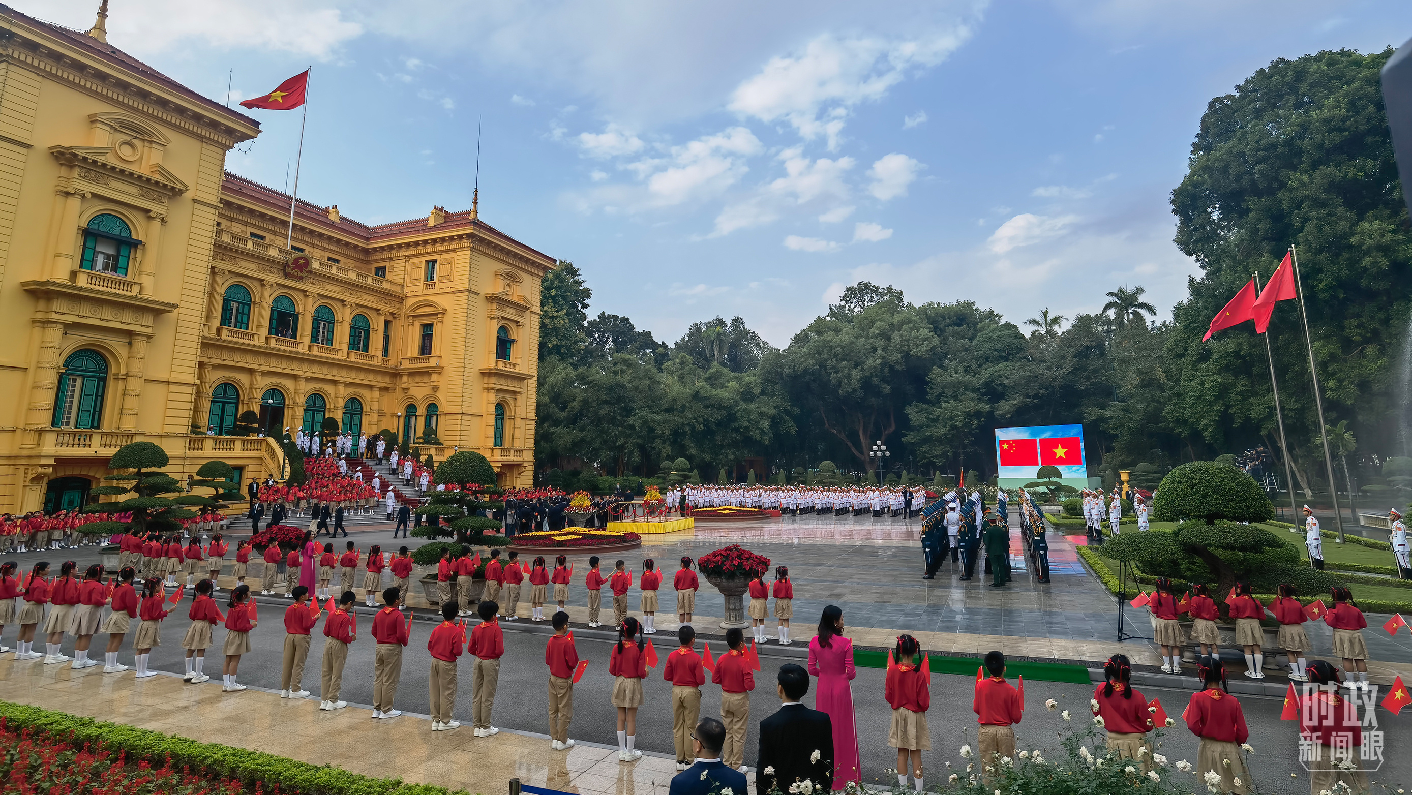 时政新闻眼丨时隔六年习近平再访越南，承载哪些重要历史意义