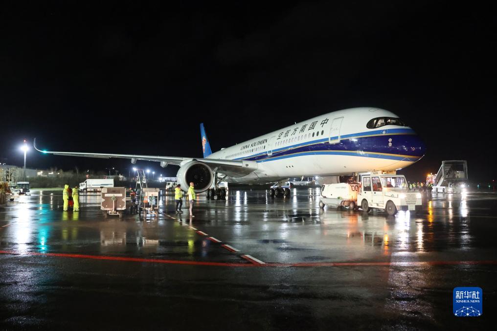 中国卢森堡首条直飞客运航线开通