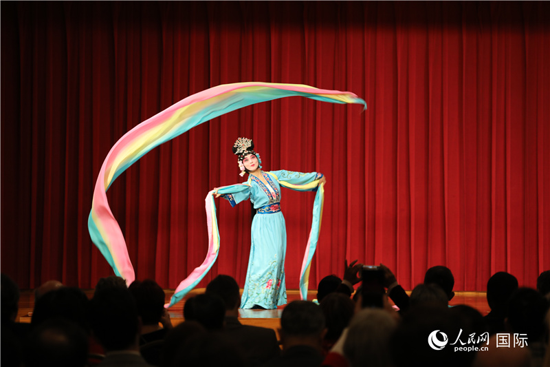 美国当地民众体验中国春节文化