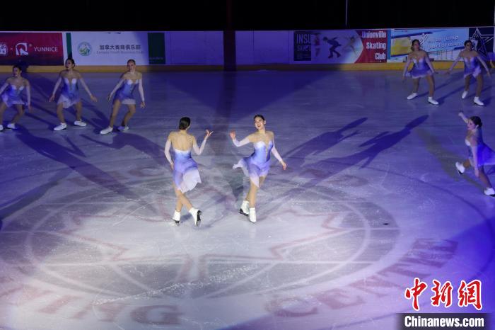多伦多举行青少年冰上春晚 演绎冰上“中国范儿”