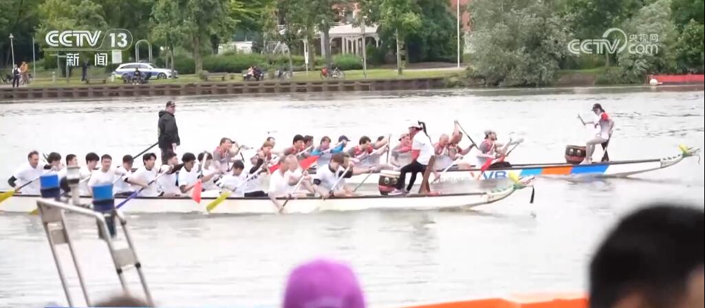 中国文化“走”出去 多国选手齐聚龙舟赛 共同庆祝端午佳节