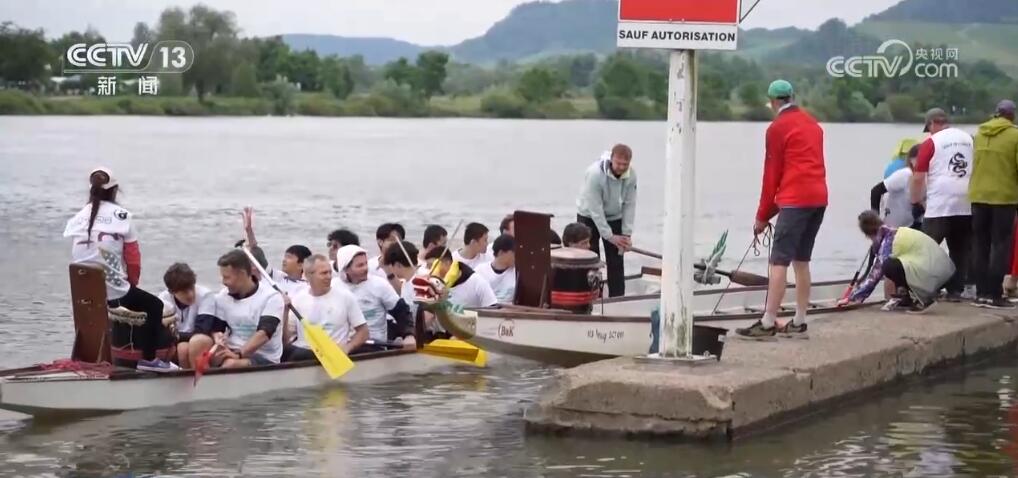 中国文化“走”出去 多国选手齐聚龙舟赛 共同庆祝端午佳节