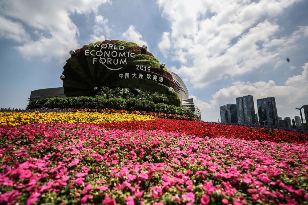 镜头连中外·第54辑 | 夏日海滨邂逅冰雪小镇 达沃斯唱响中国音 镜头连中外·第54辑 | 夏日海滨邂逅冰雪小镇 达沃斯唱响中国音