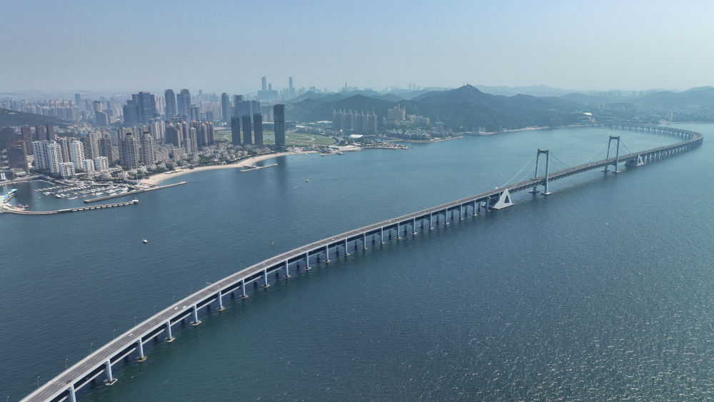 镜头连中外·第54辑 | 夏日海滨邂逅冰雪小镇 达沃斯唱响中国音