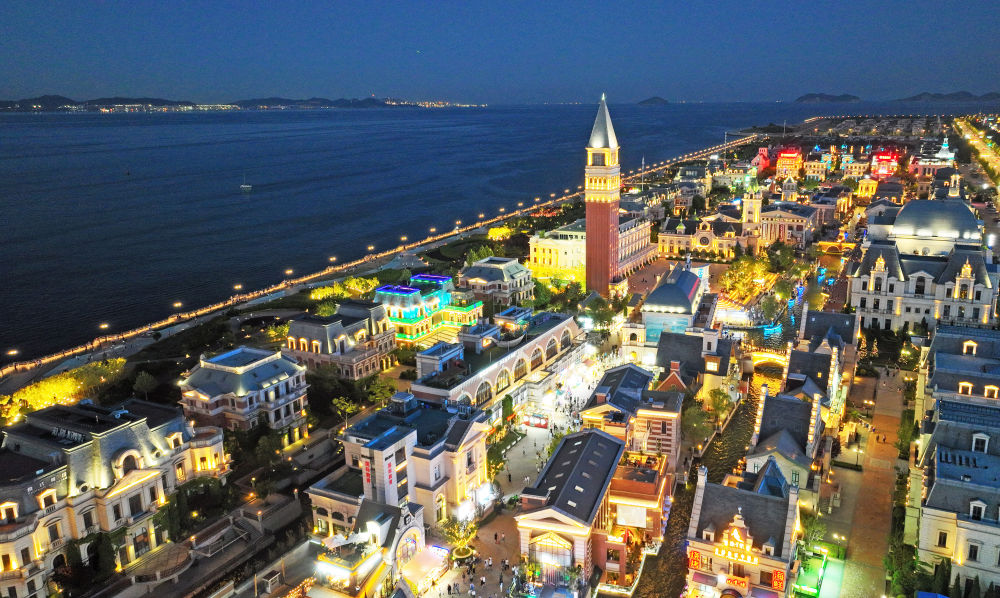 镜头连中外·第54辑 | 夏日海滨邂逅冰雪小镇 达沃斯唱响中国音 镜头连中外·第54辑 | 夏日海滨邂逅冰雪小镇 达沃斯唱响中国音