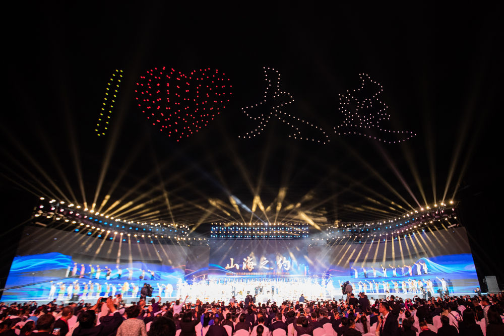 镜头连中外·第54辑 | 夏日海滨邂逅冰雪小镇 达沃斯唱响中国音