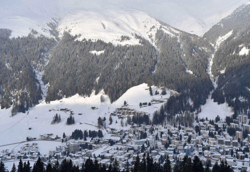 镜头连中外·第54辑 | 夏日海滨邂逅冰雪小镇 达沃斯唱响中国音