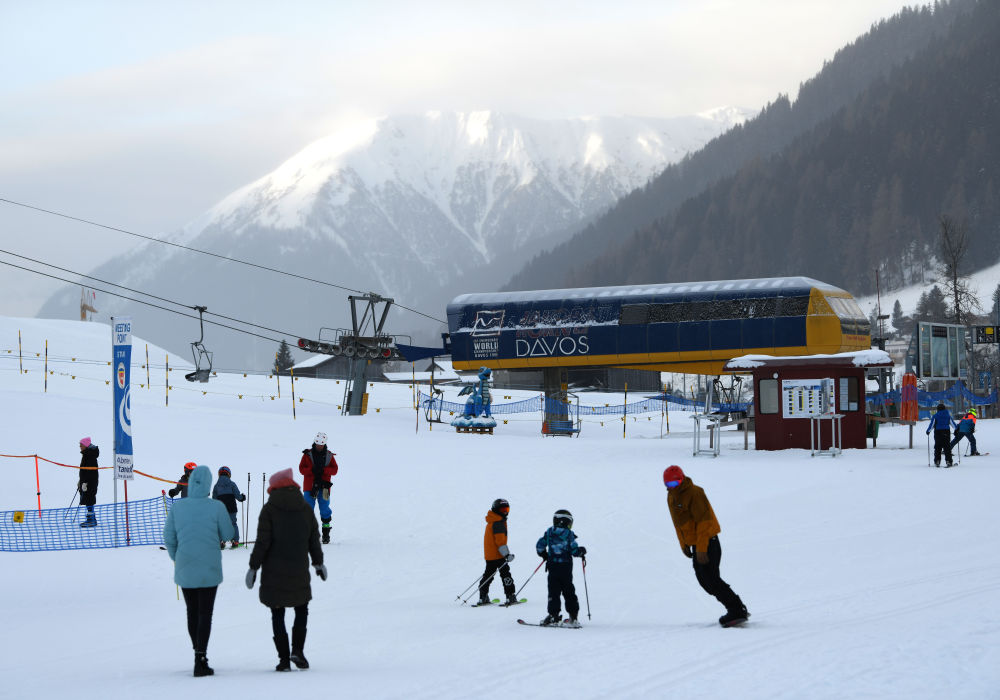镜头连中外·第54辑 | 夏日海滨邂逅冰雪小镇 达沃斯唱响中国音
