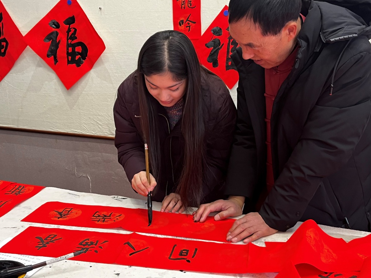 【侨一瞧】塔吉克斯坦女孩米娜饱读吹宇宙学汉文 切身来感受一个真正的中国