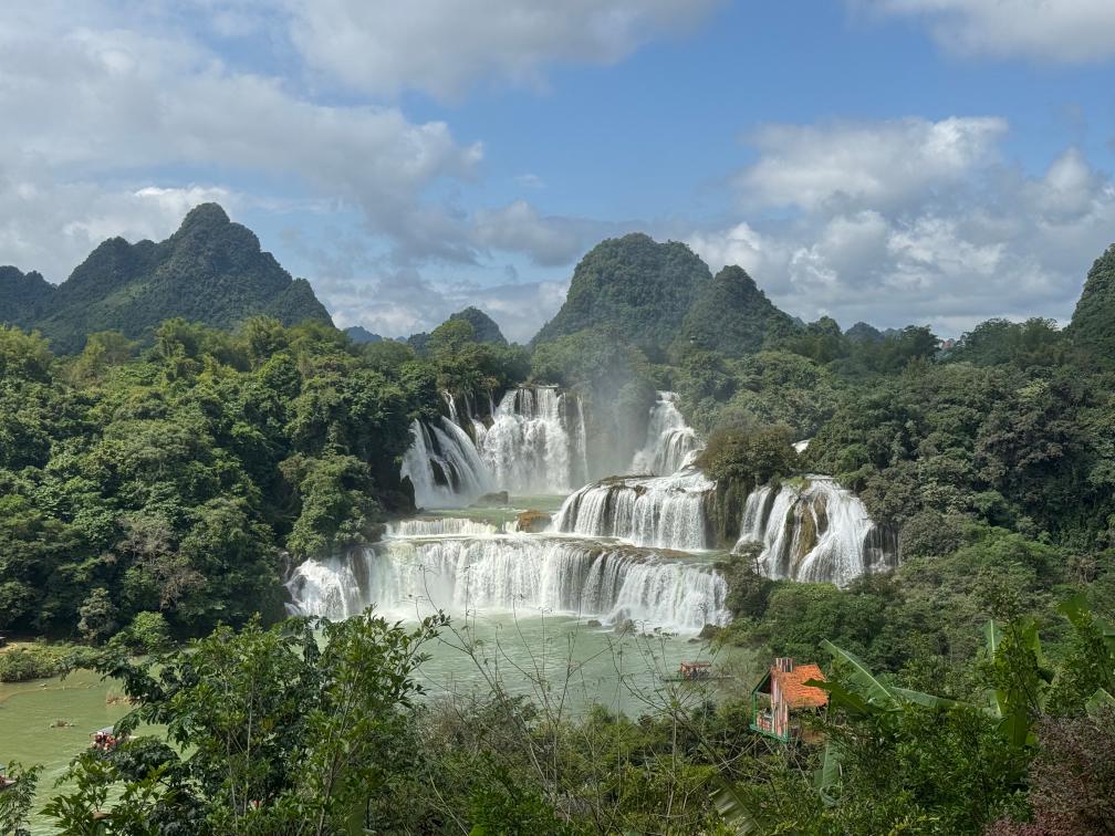 一瀑连中越！中国首个跨境旅游合作区正式运营