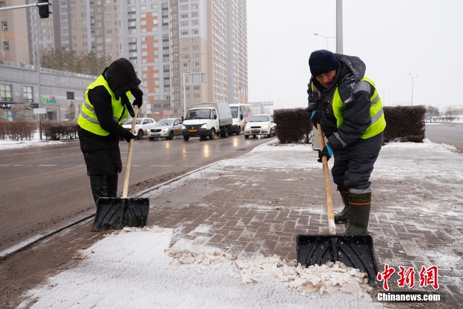 迎强降雪 阿斯塔纳开启全天候作业除冰雪模式