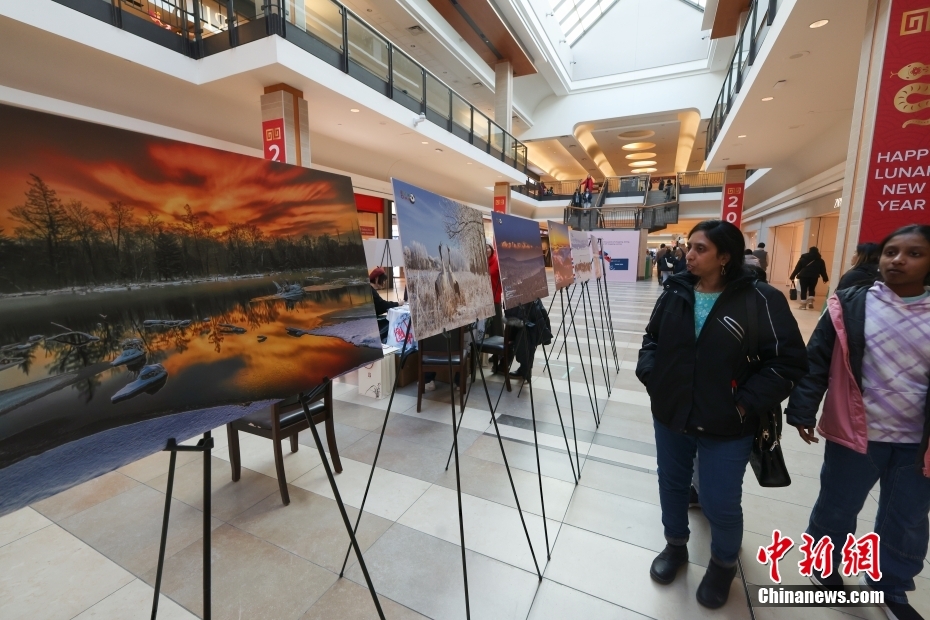 中国冰雪旅游图片展走进加拿大多伦多大型商场