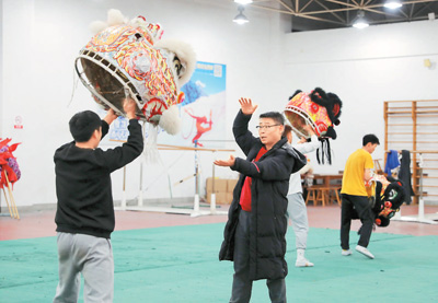 用舞狮架起文化交流之桥（海客话中国）