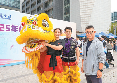 用舞狮架起文化交流之桥（海客话中国）
