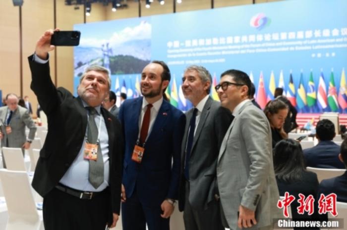 外媒关注：在世界呼唤对话的关键时期，中拉合作硕果累累
