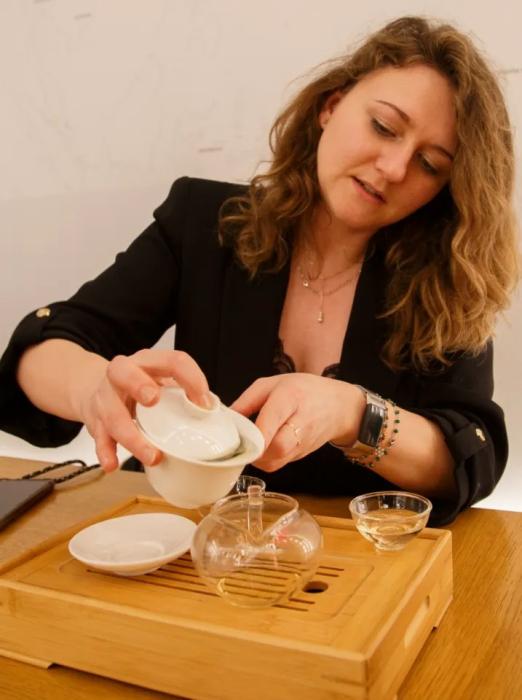 东西问丨比利时茶文化专家：我眼中的“茶世界”