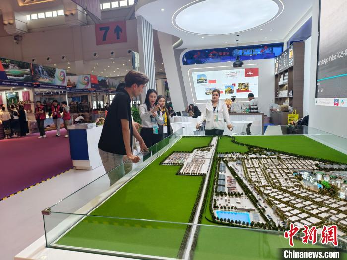 中老铁路“驶往”南博会 展“黄金通道”新活力